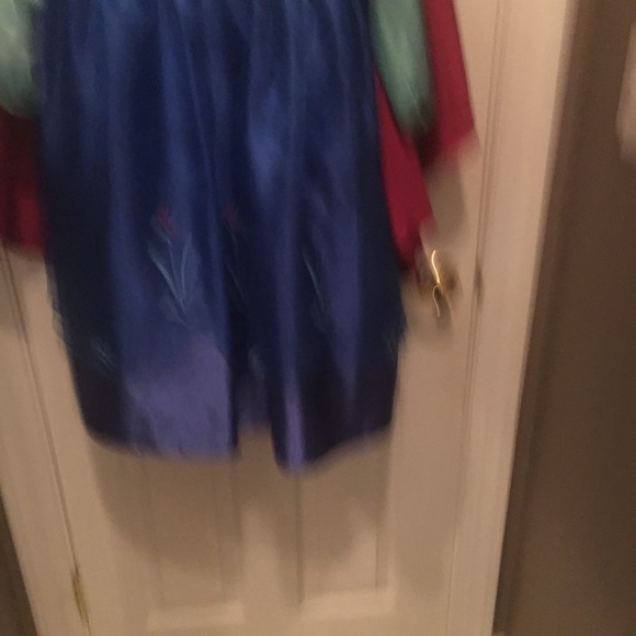 Princess Anna dress. 3 layers. Girl size 8 - Picture 4 of 5